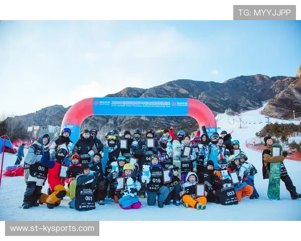 世界滑雪青少年训练计划结合学校课程促进运动与学业并行，国际青少年滑雪比赛
